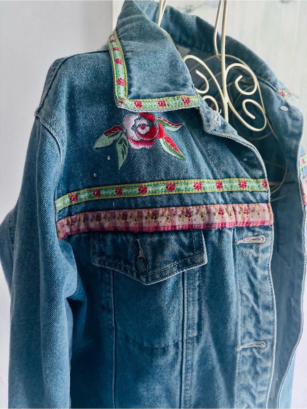 Bill Blass Embroidered Floral Denim Jacket Medium Boho Cottagecore - Picture 2 of 6